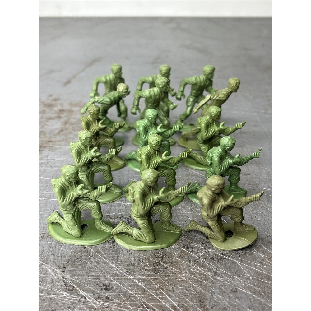 Vintage MPC Ring‎ Hand Soldier Lot Of 15 Walking Kneeling Lunging Green 2.5"